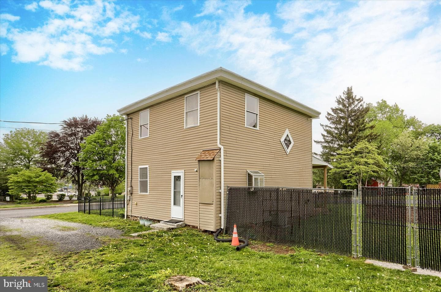 100 Holbrook Street photo 24