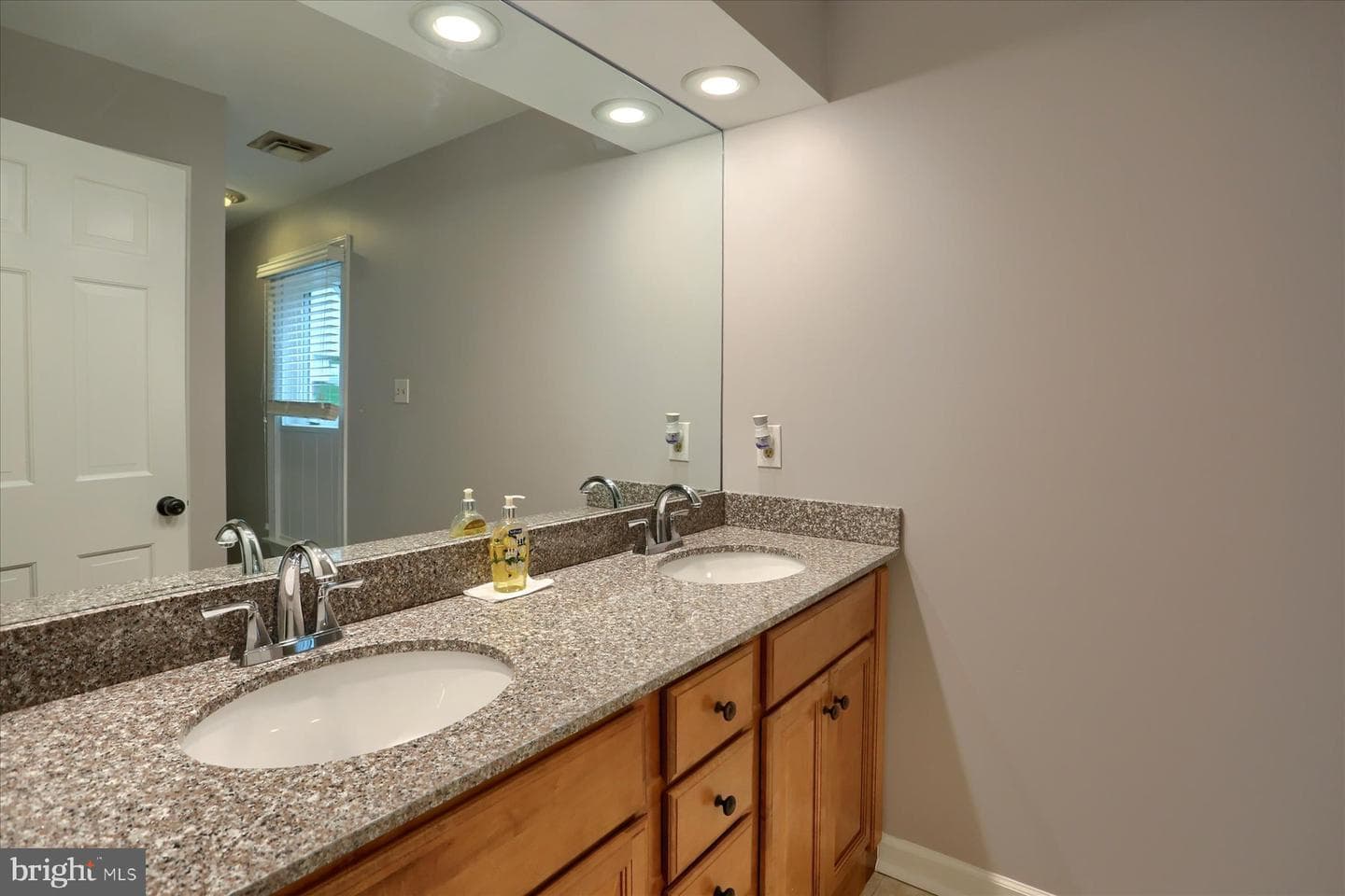 1715 Mountain View Road photo 35