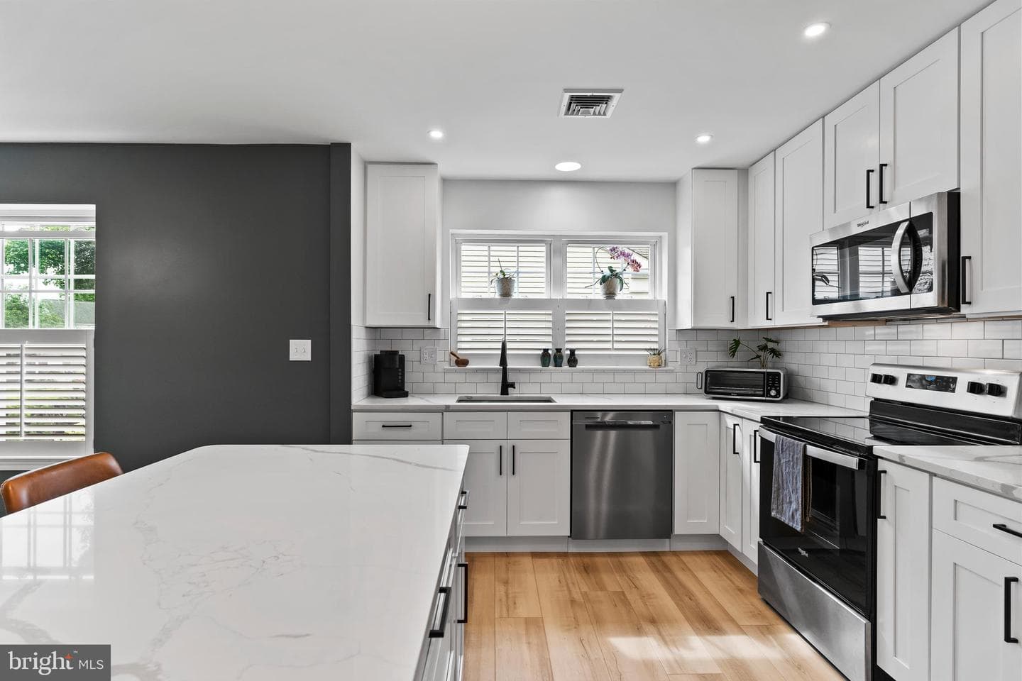 1827 Wexford Road photo 3
