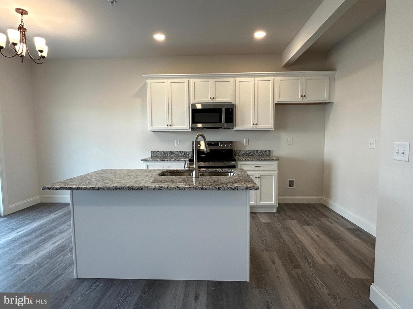 121 Magnolia Drive photo 8