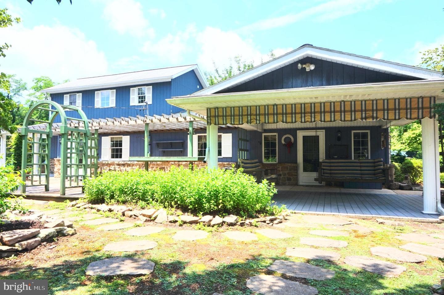 1553 N River Road photo 2