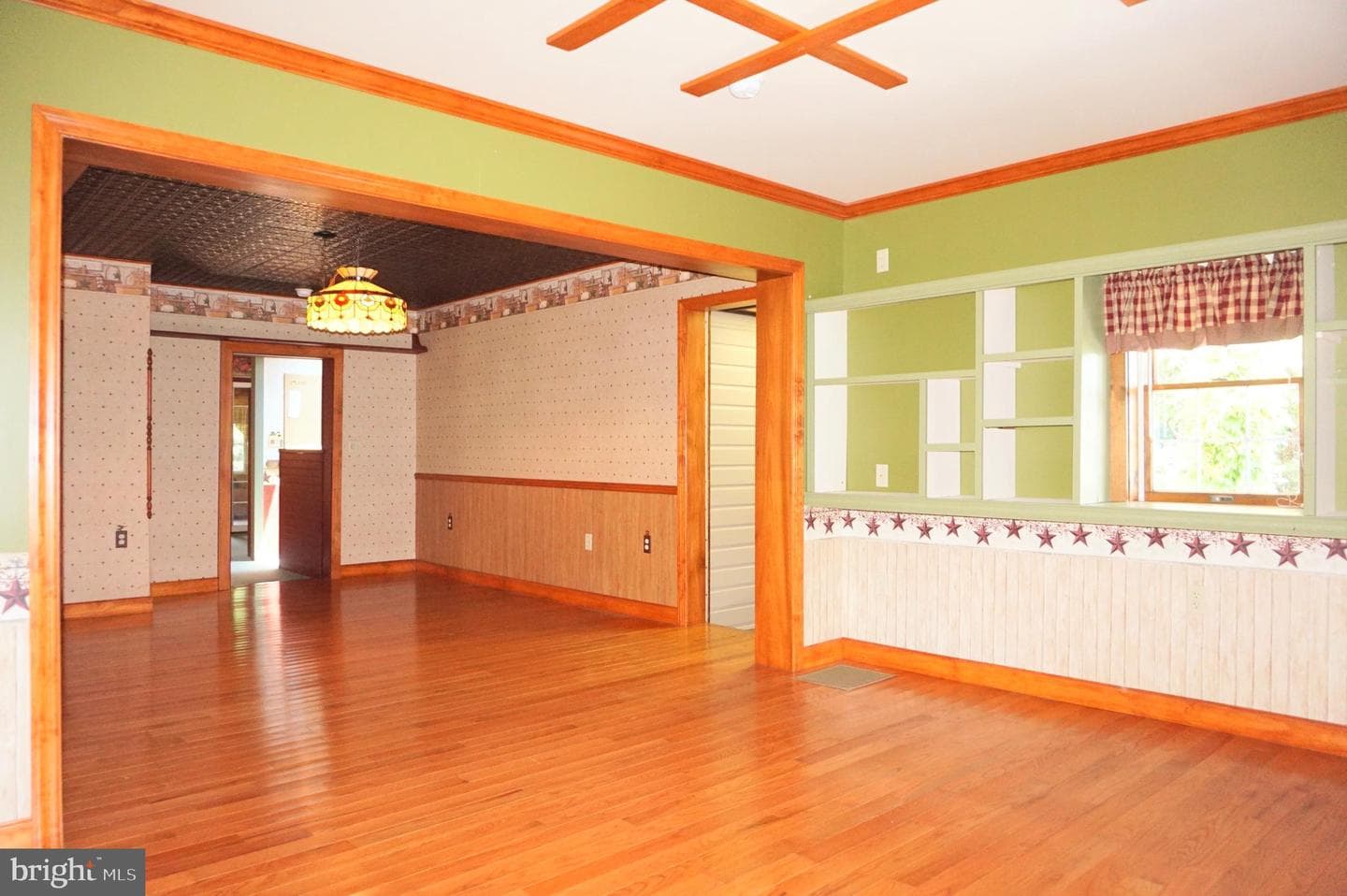 1553 N River Road photo 24