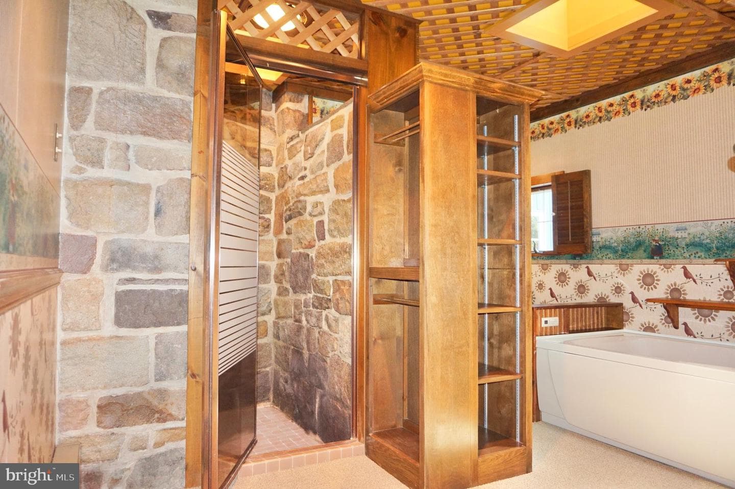 1553 N River Road photo 28