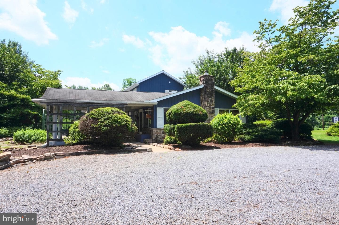 1553 N River Road photo 3