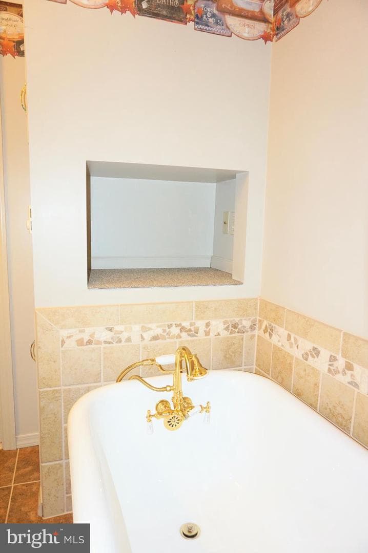 1553 N River Road photo 47
