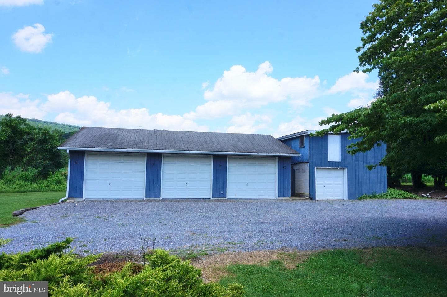 1553 N River Road photo 48