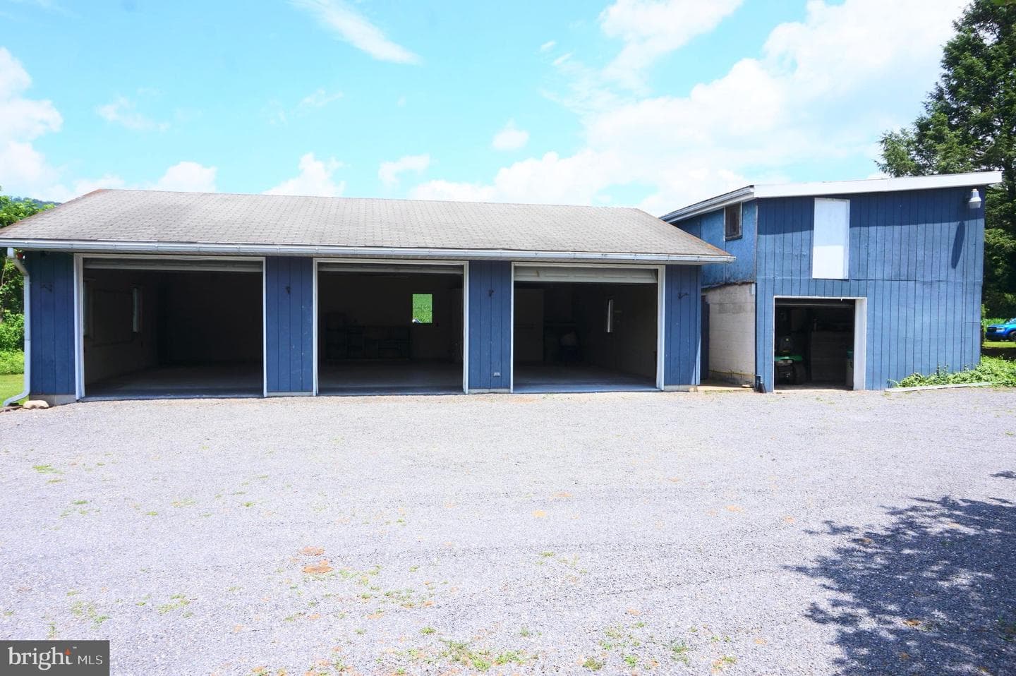1553 N River Road photo 50