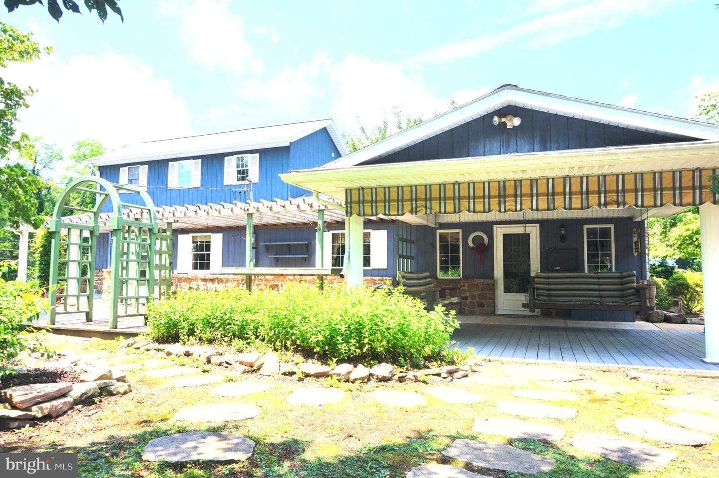 1553 N River Road photo 55
