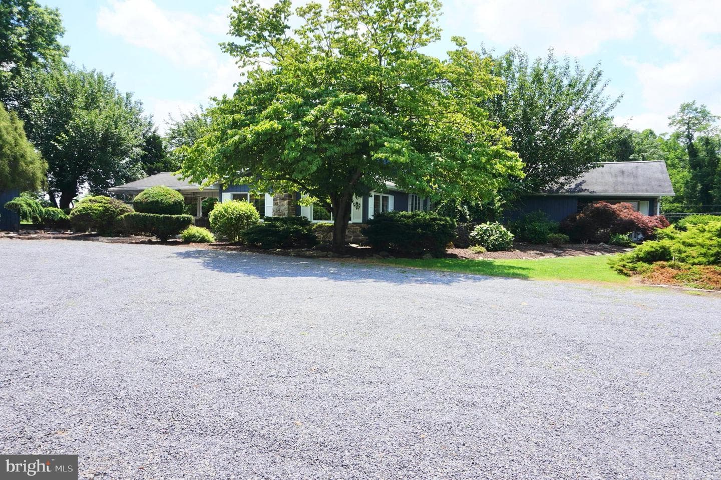 1553 N River Road photo 58