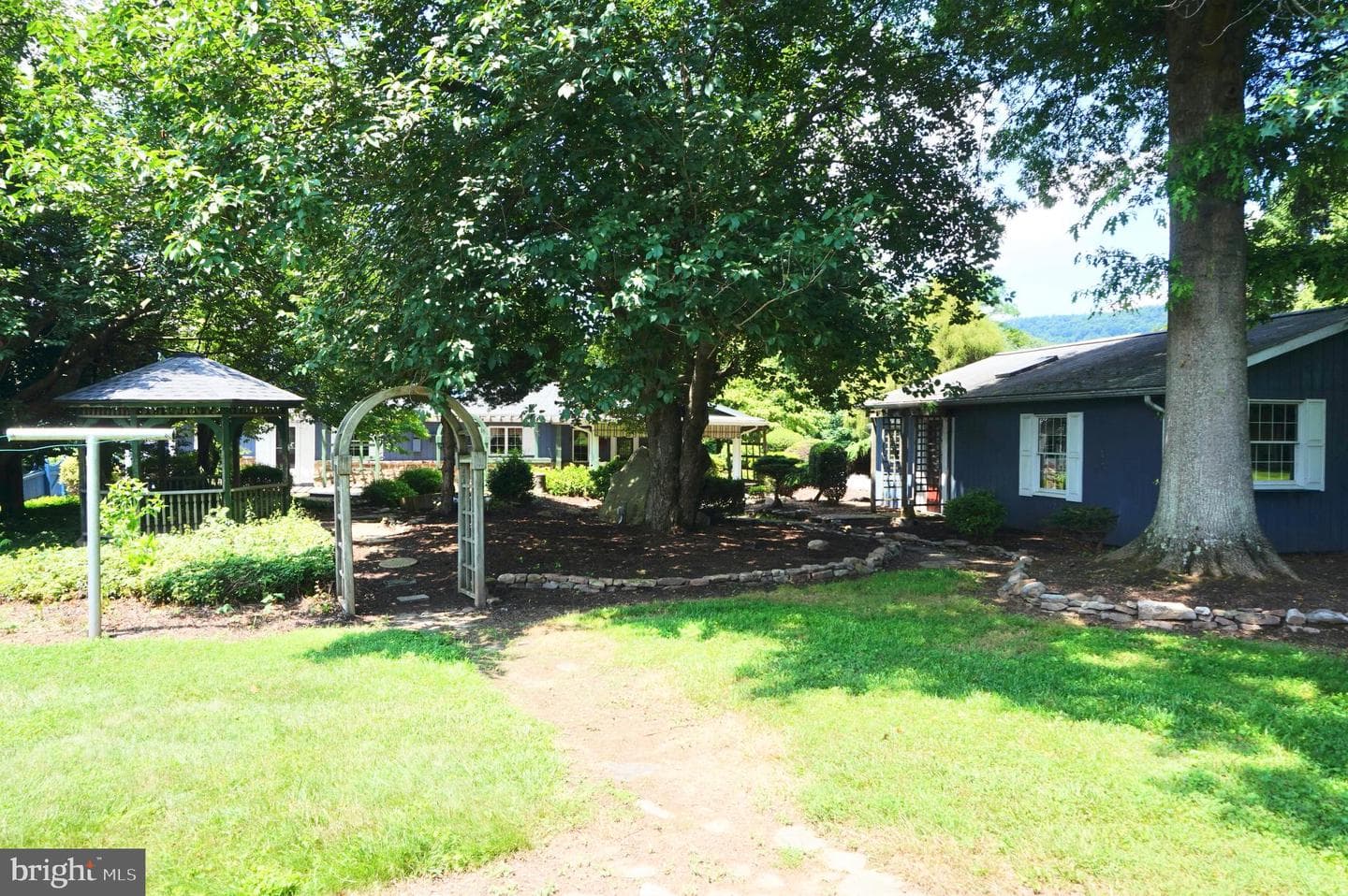 1553 N River Road photo 68