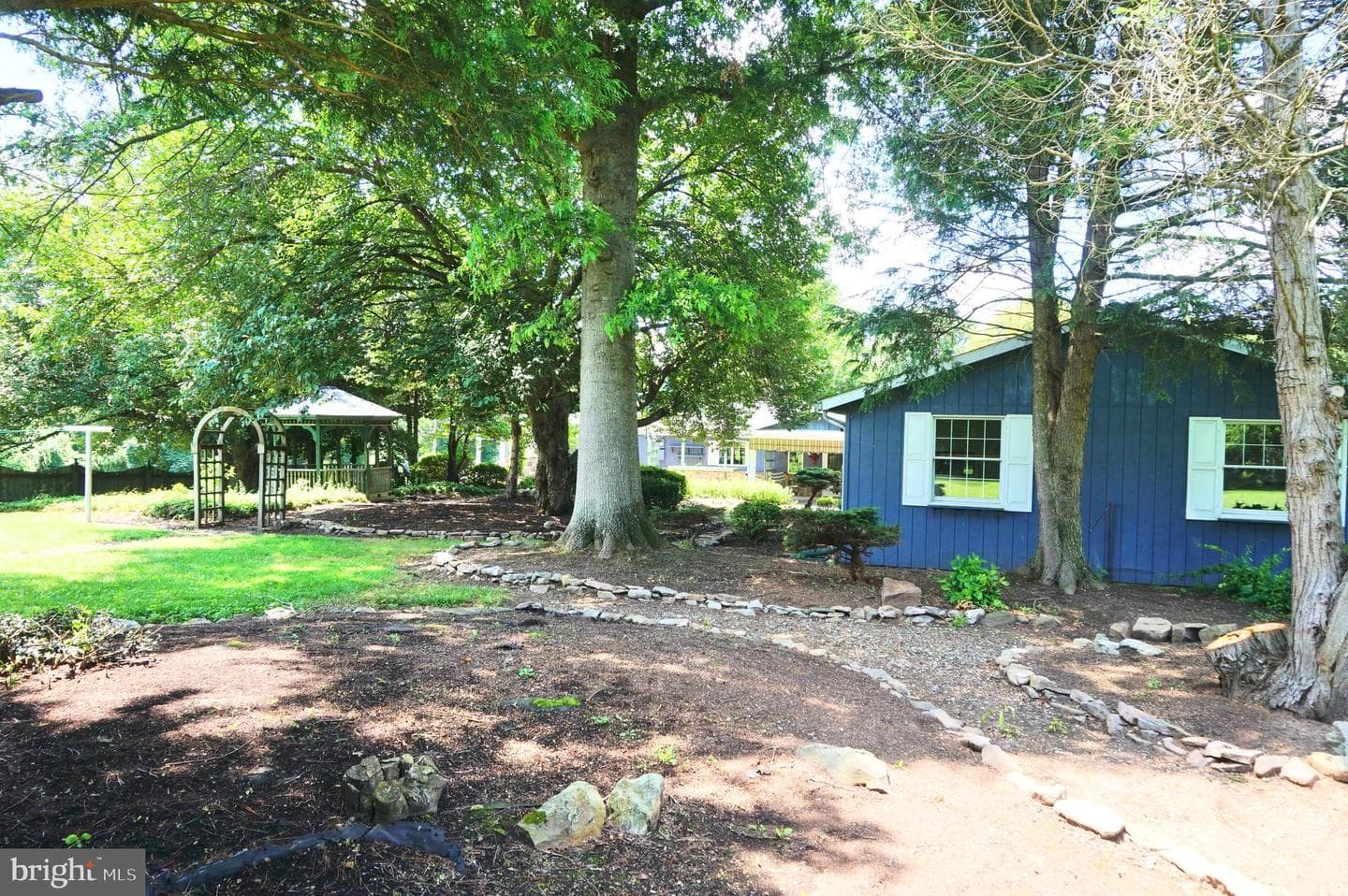 1553 N River Road photo 69