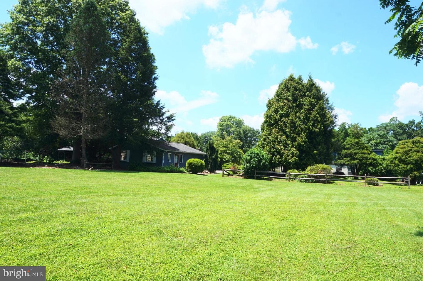1553 N River Road photo 72