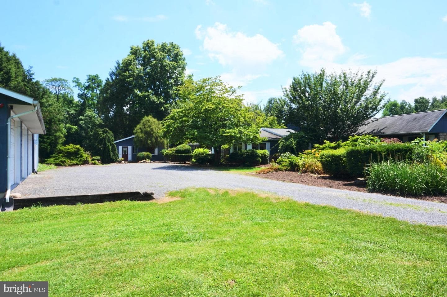 1553 N River Road photo 77