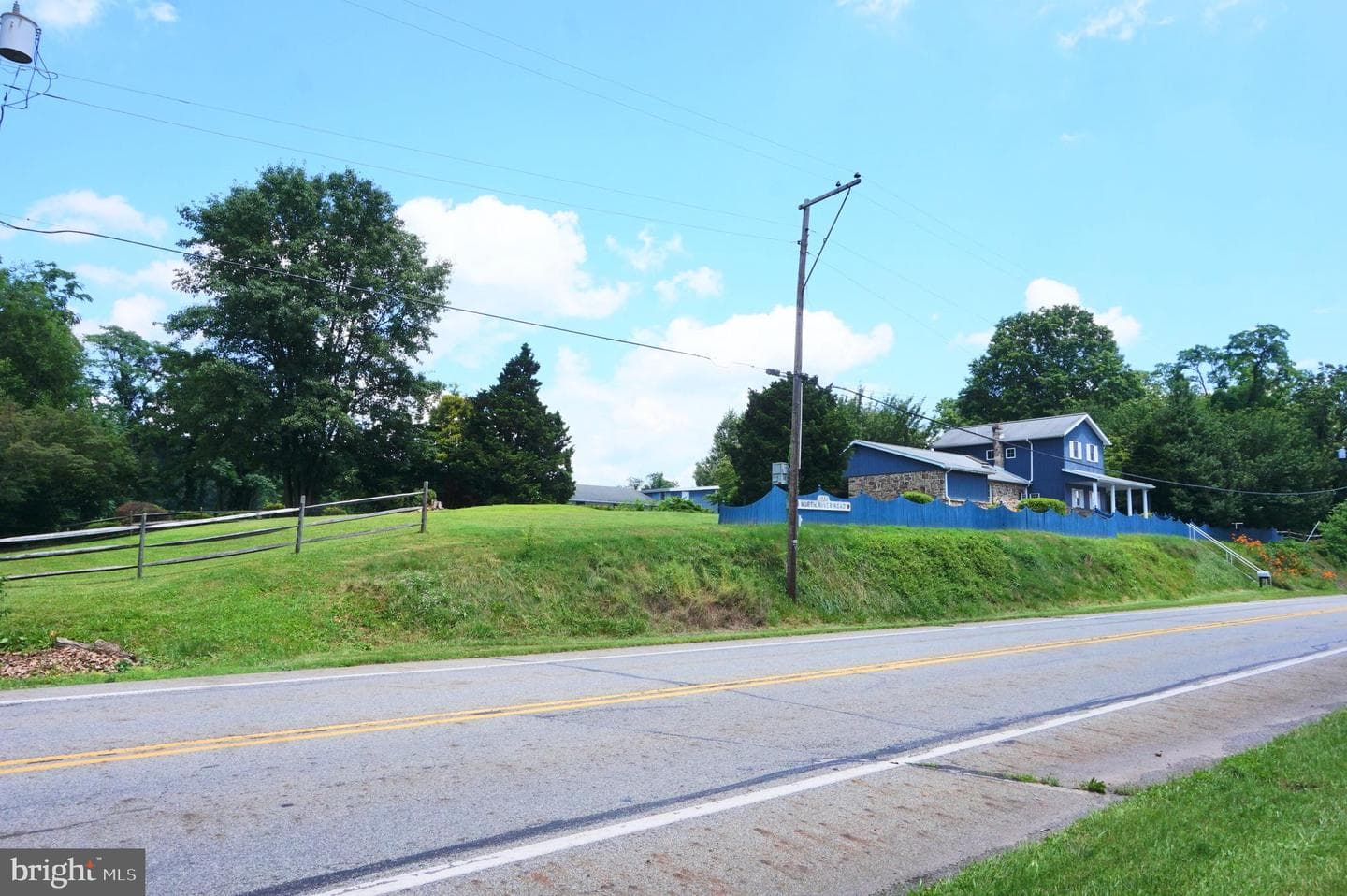 1553 N River Road photo 79