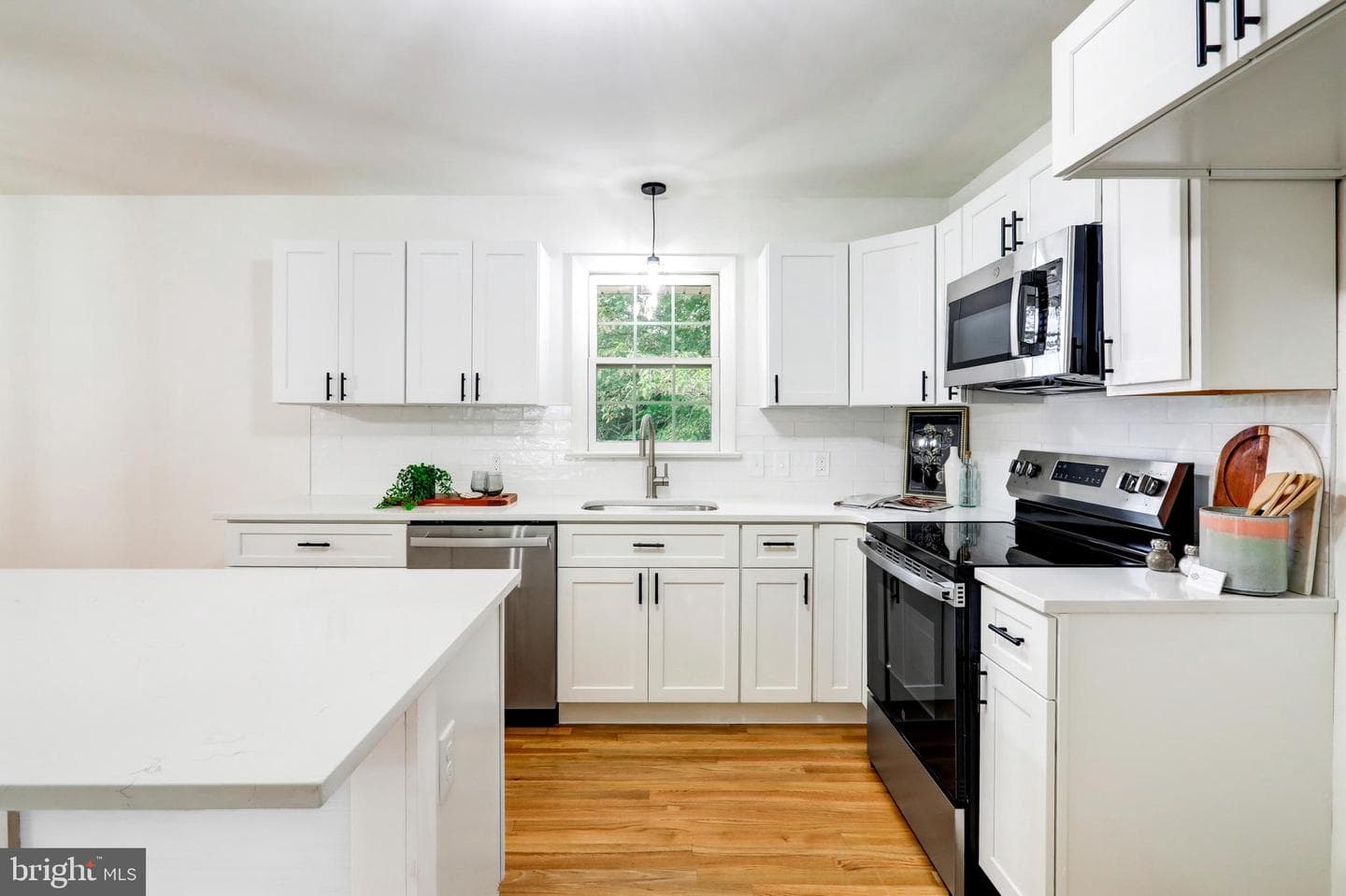 933 Byron Road photo 10