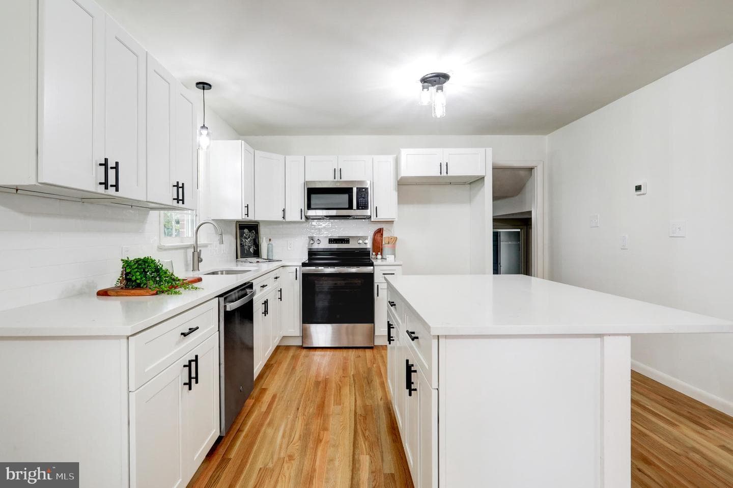 933 Byron Road photo 12