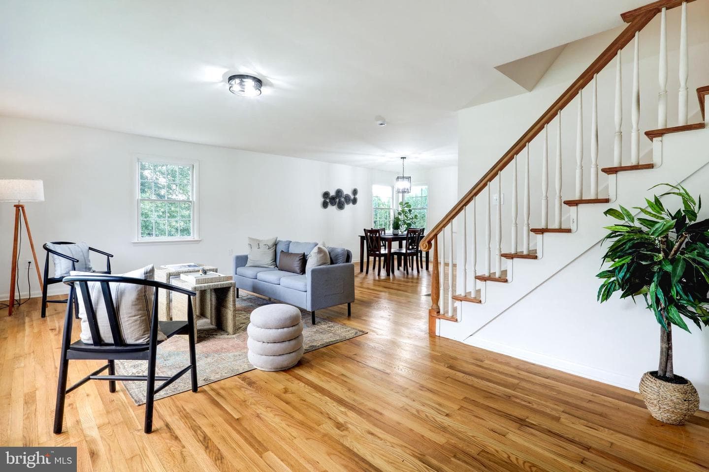 933 Byron Road photo 4