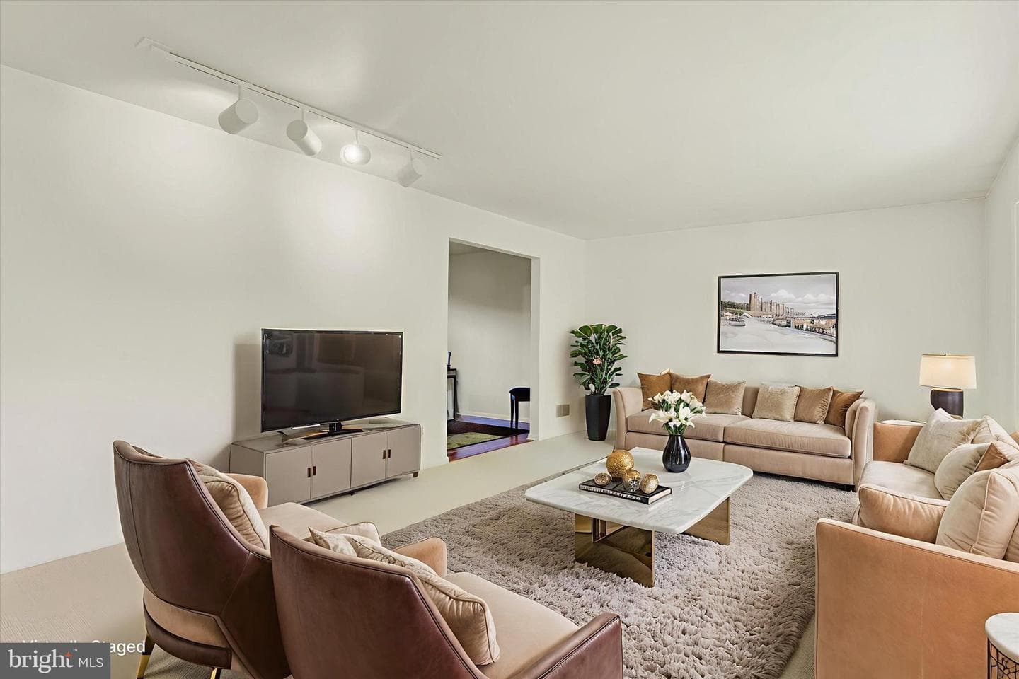 1411 Montfort Drive photo 4