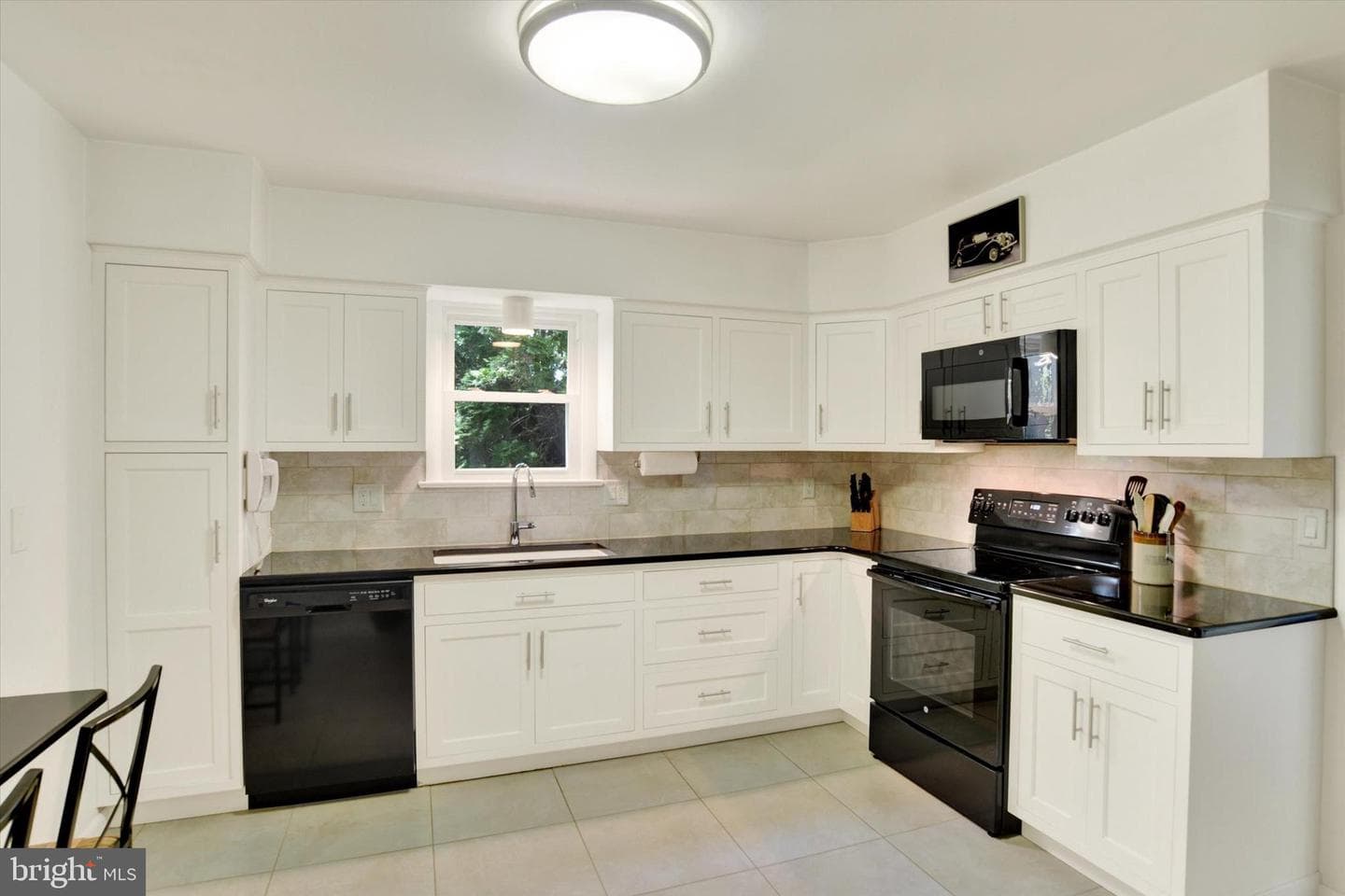 1411 Montfort Drive photo 9