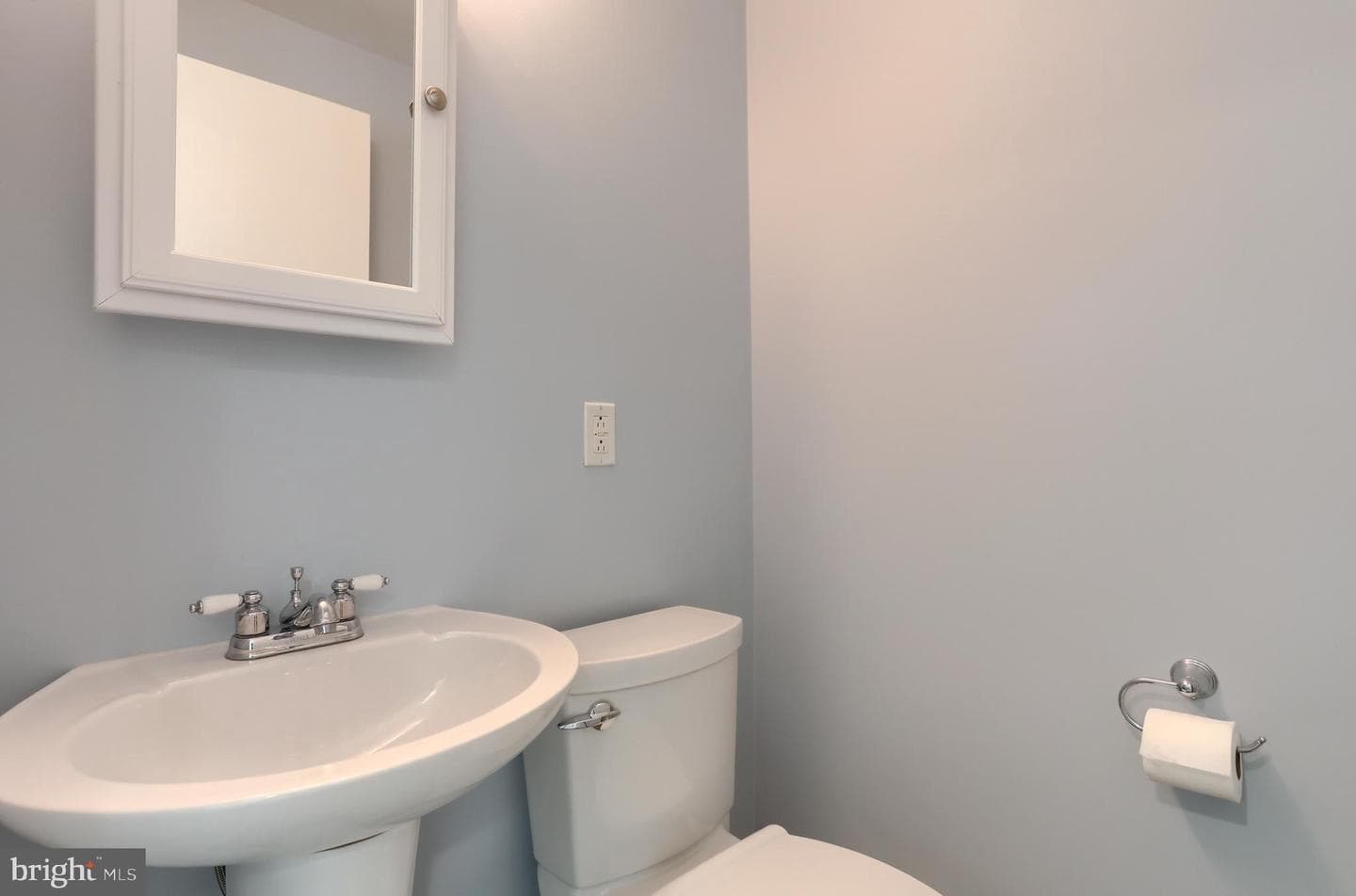218 N Railroad Street photo 11