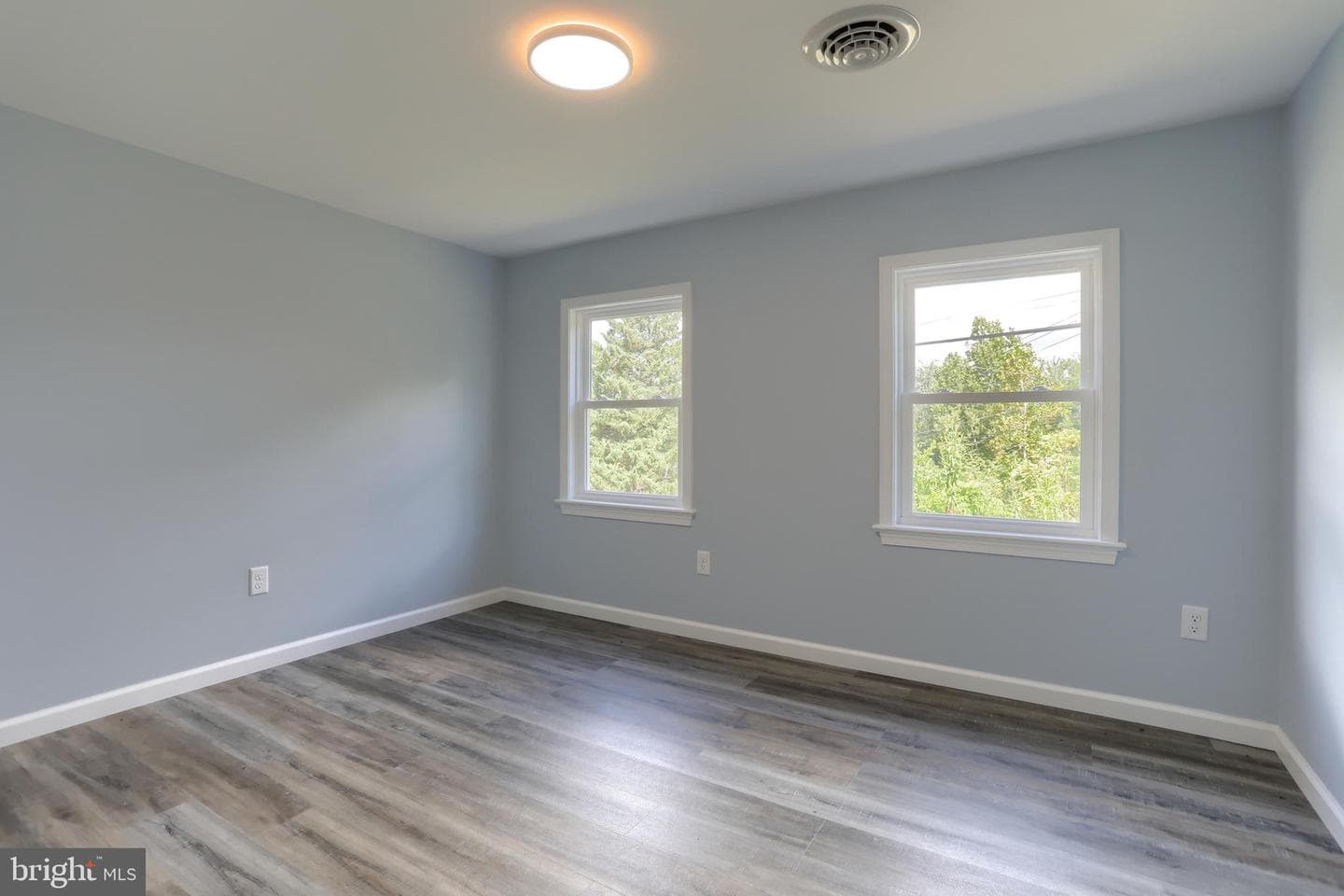 218 N Railroad Street photo 17