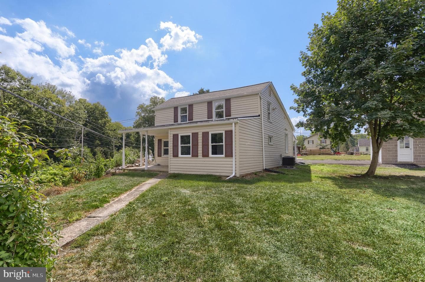 218 N Railroad Street photo 3