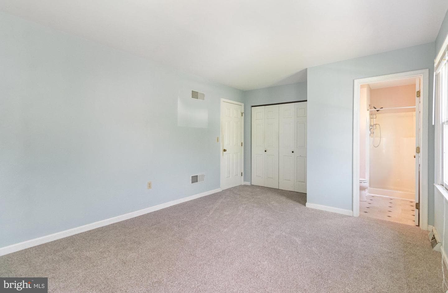 989 Kings Way W photo 15