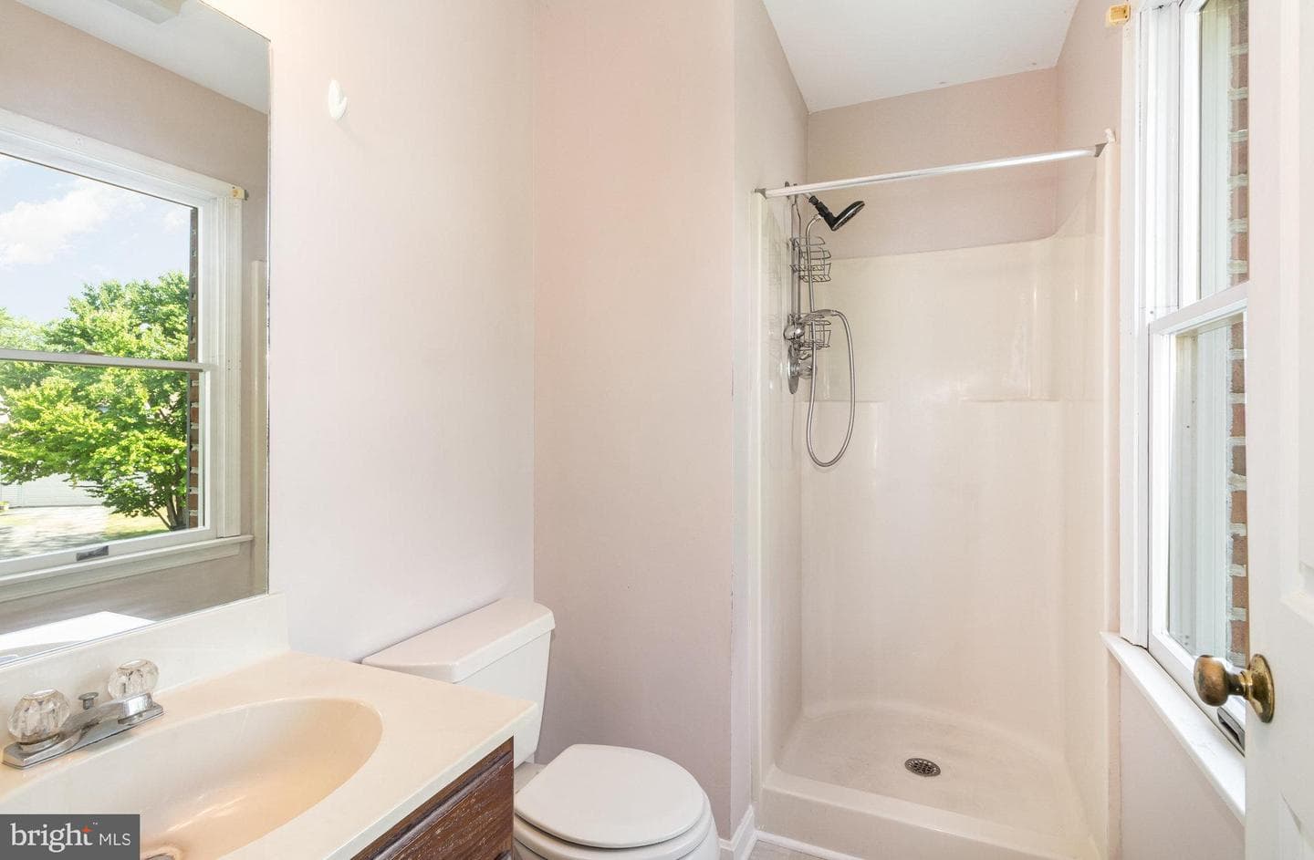 989 Kings Way W photo 16