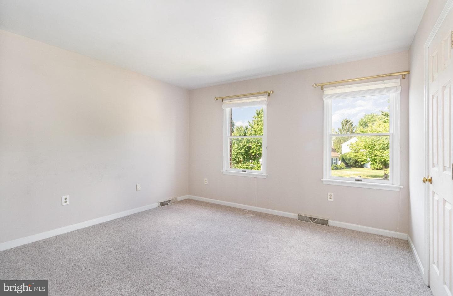 989 Kings Way W photo 19