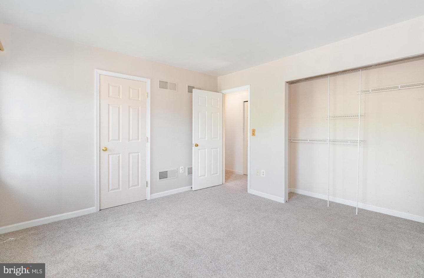 989 Kings Way W photo 20