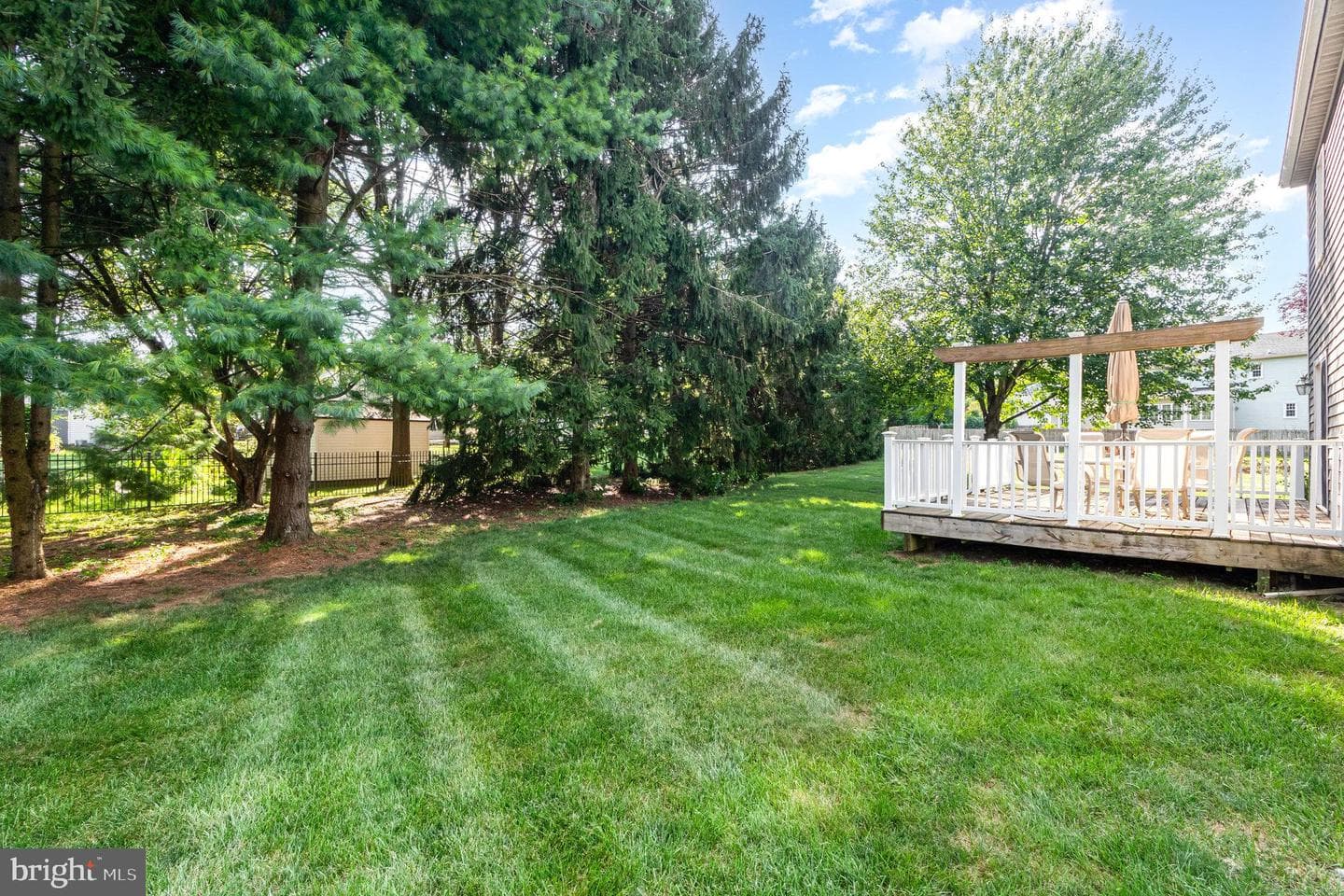 989 Kings Way W photo 26