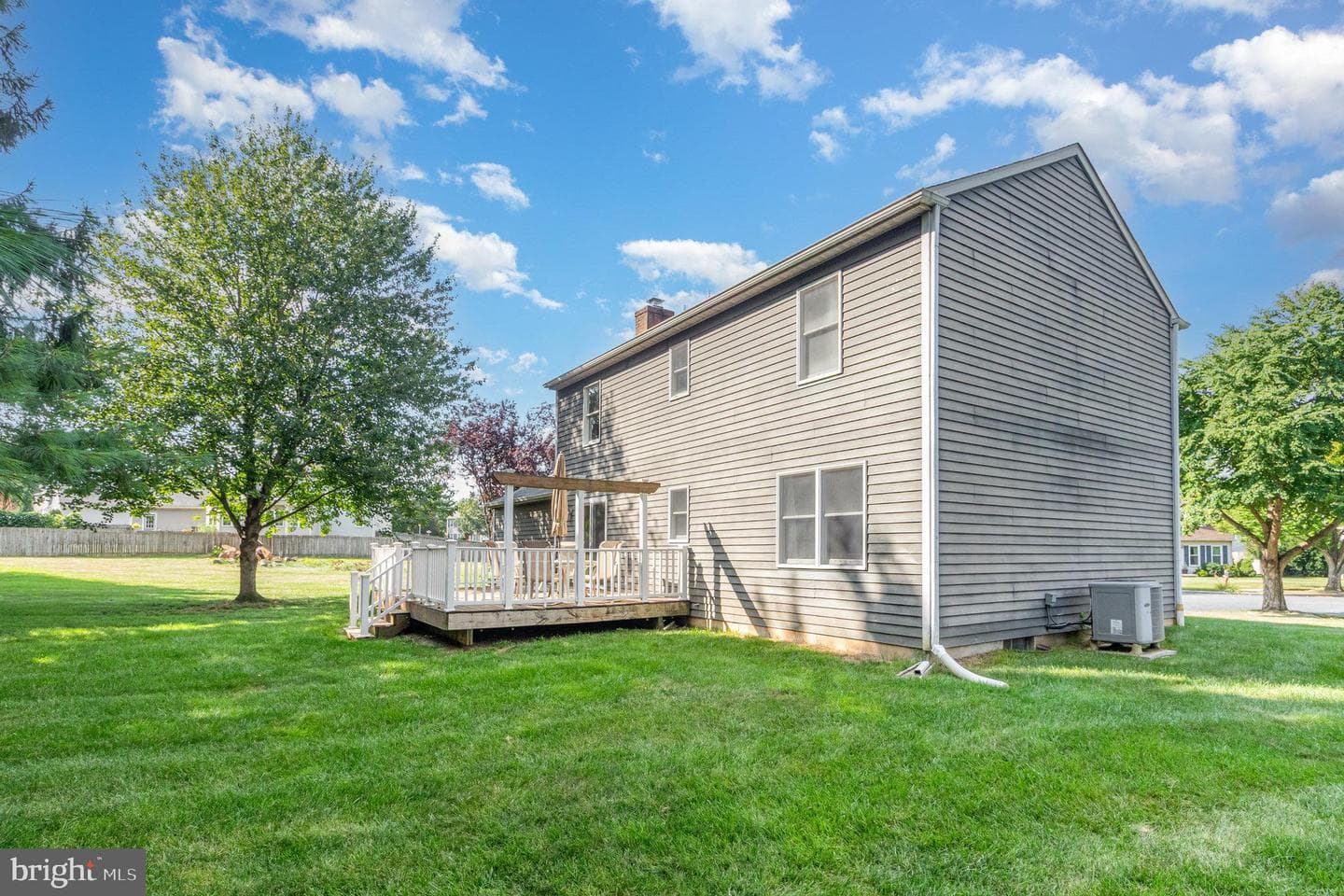989 Kings Way W photo 27