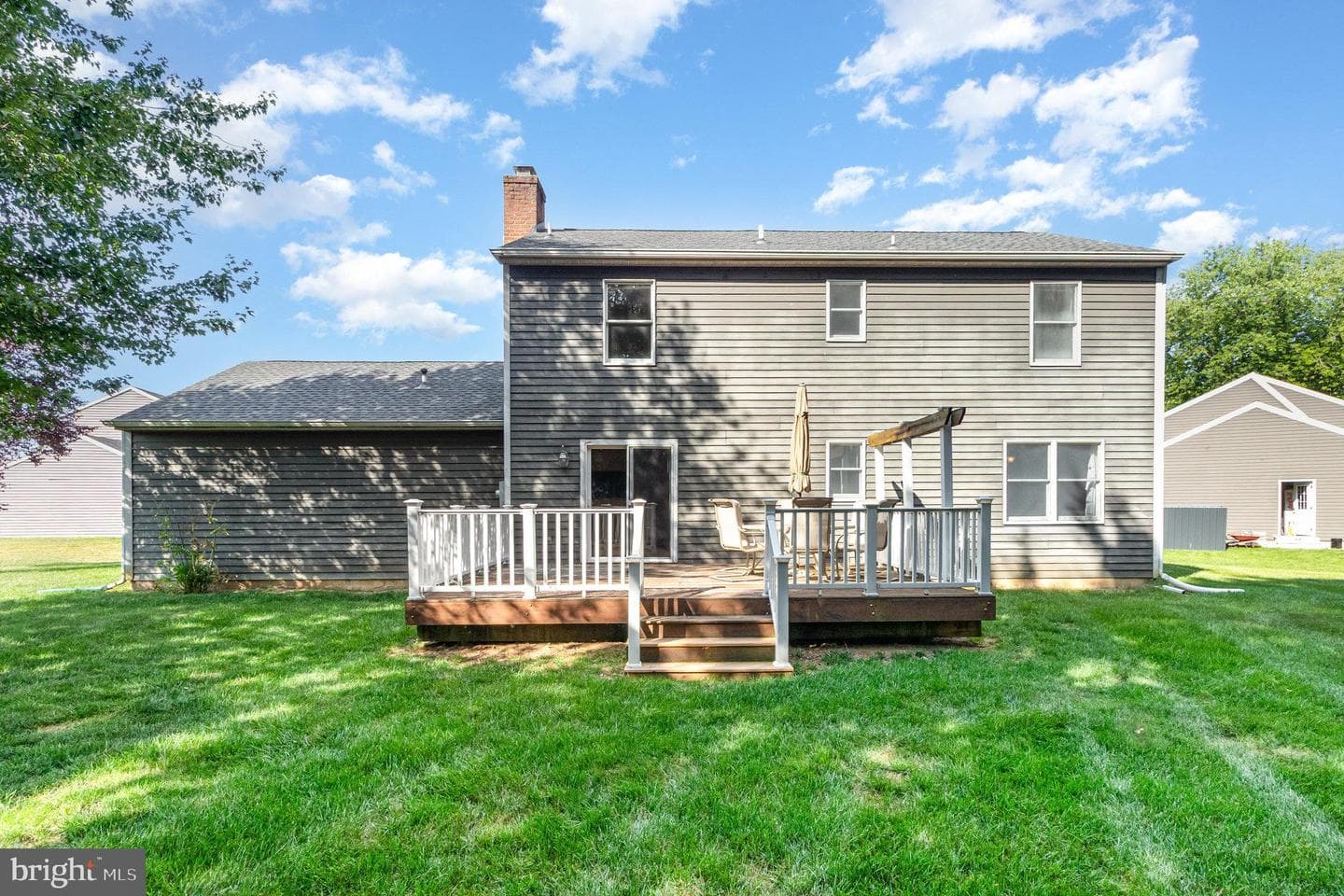 989 Kings Way W photo 30