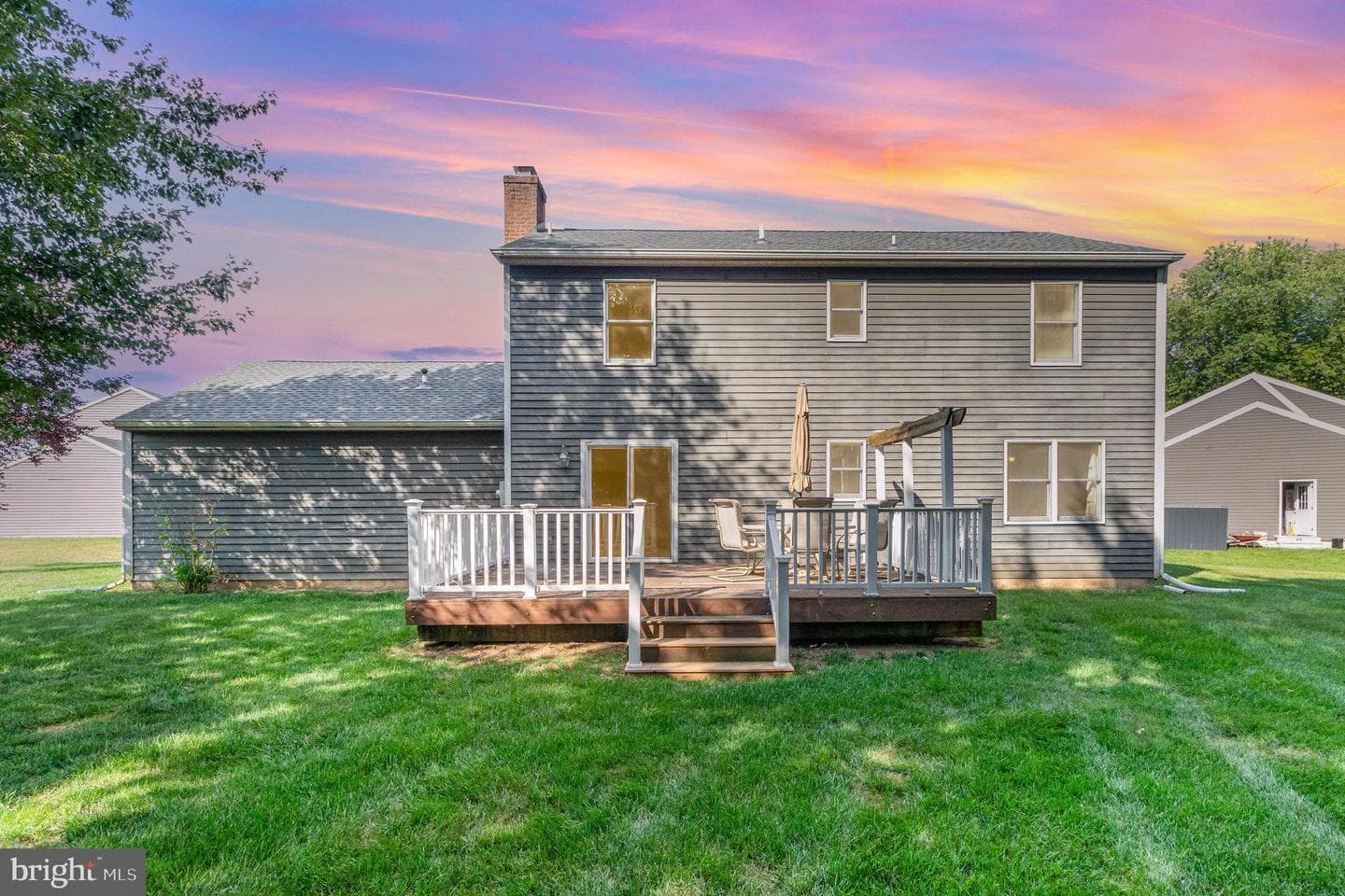 989 Kings Way W photo 31