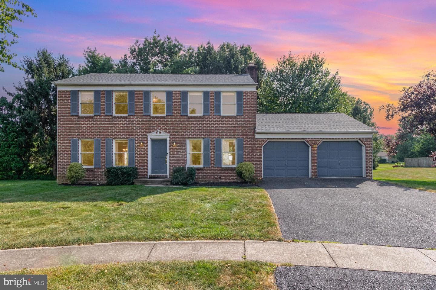 989 Kings Way W photo 33