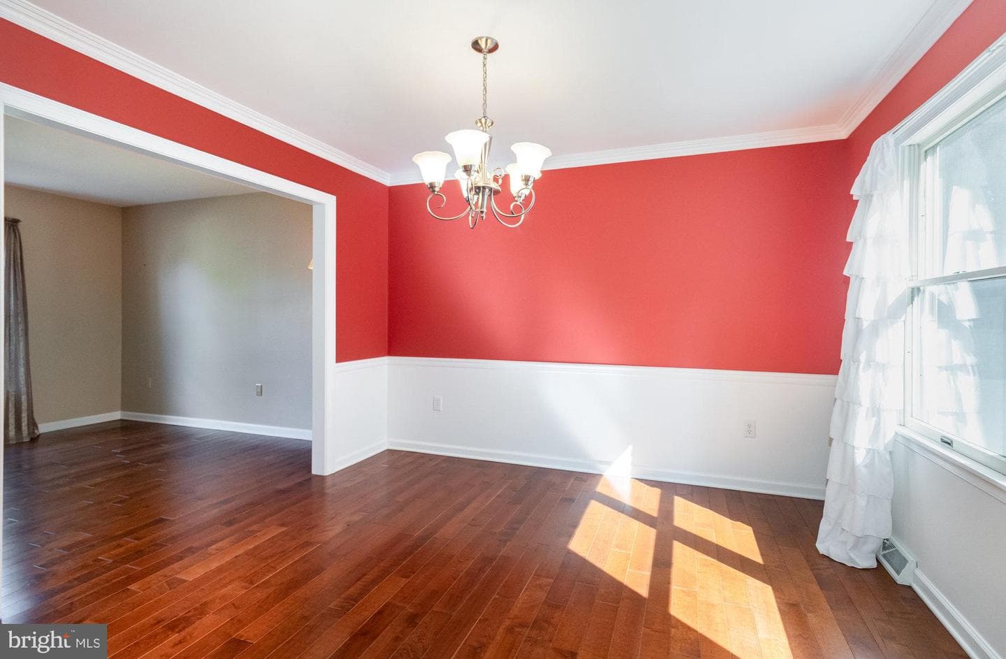 989 Kings Way W photo 7