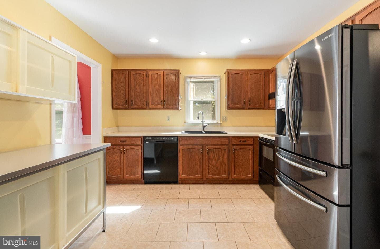 989 Kings Way W photo 8