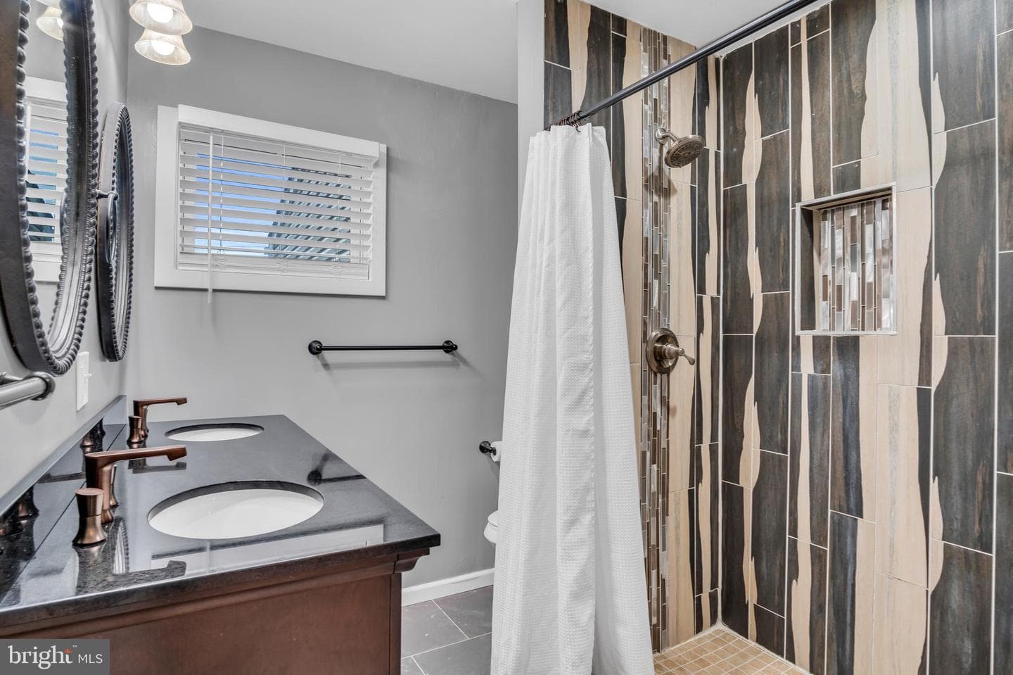 520 W Caracas Avenue photo 12
