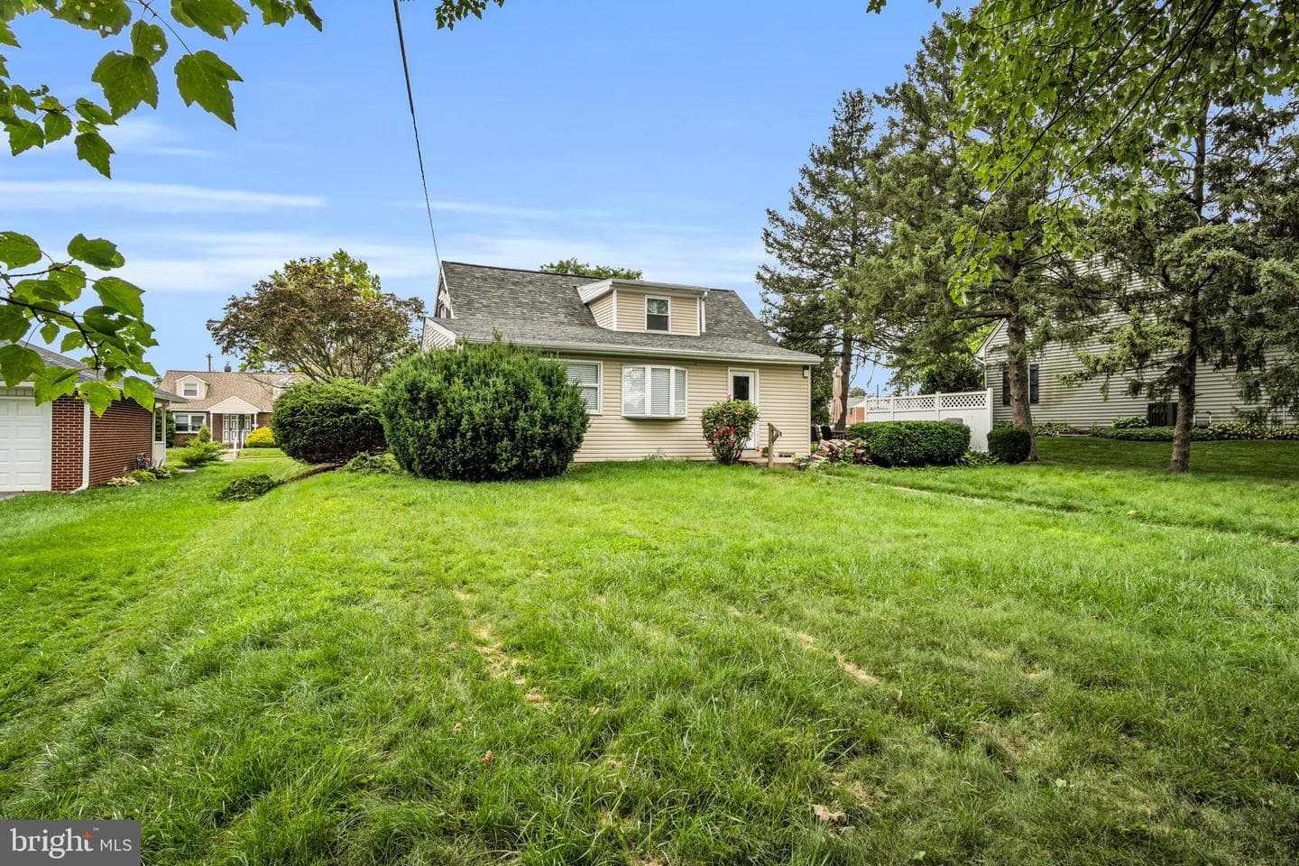 520 W Caracas Avenue photo 21