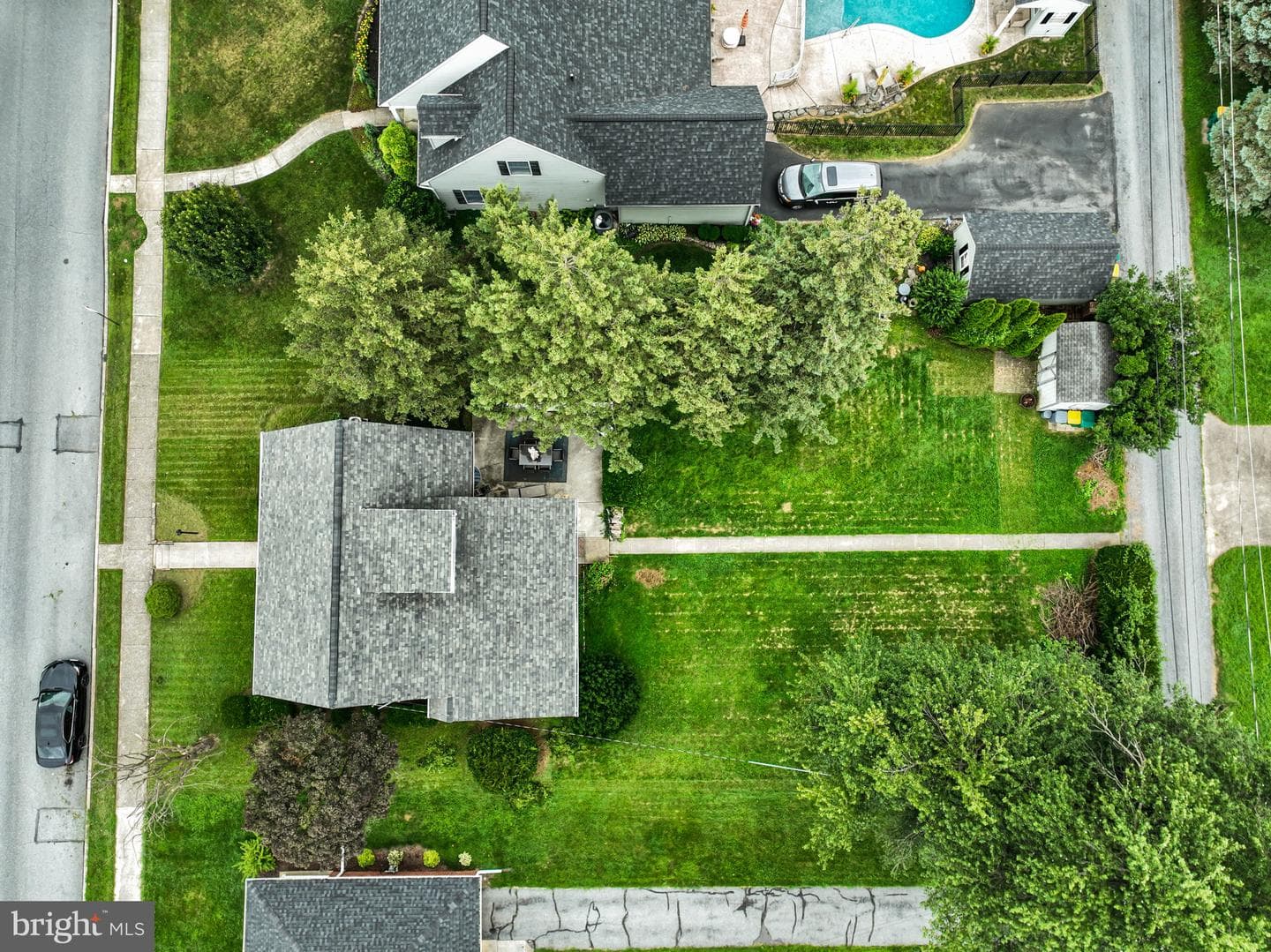 520 W Caracas Avenue photo 24