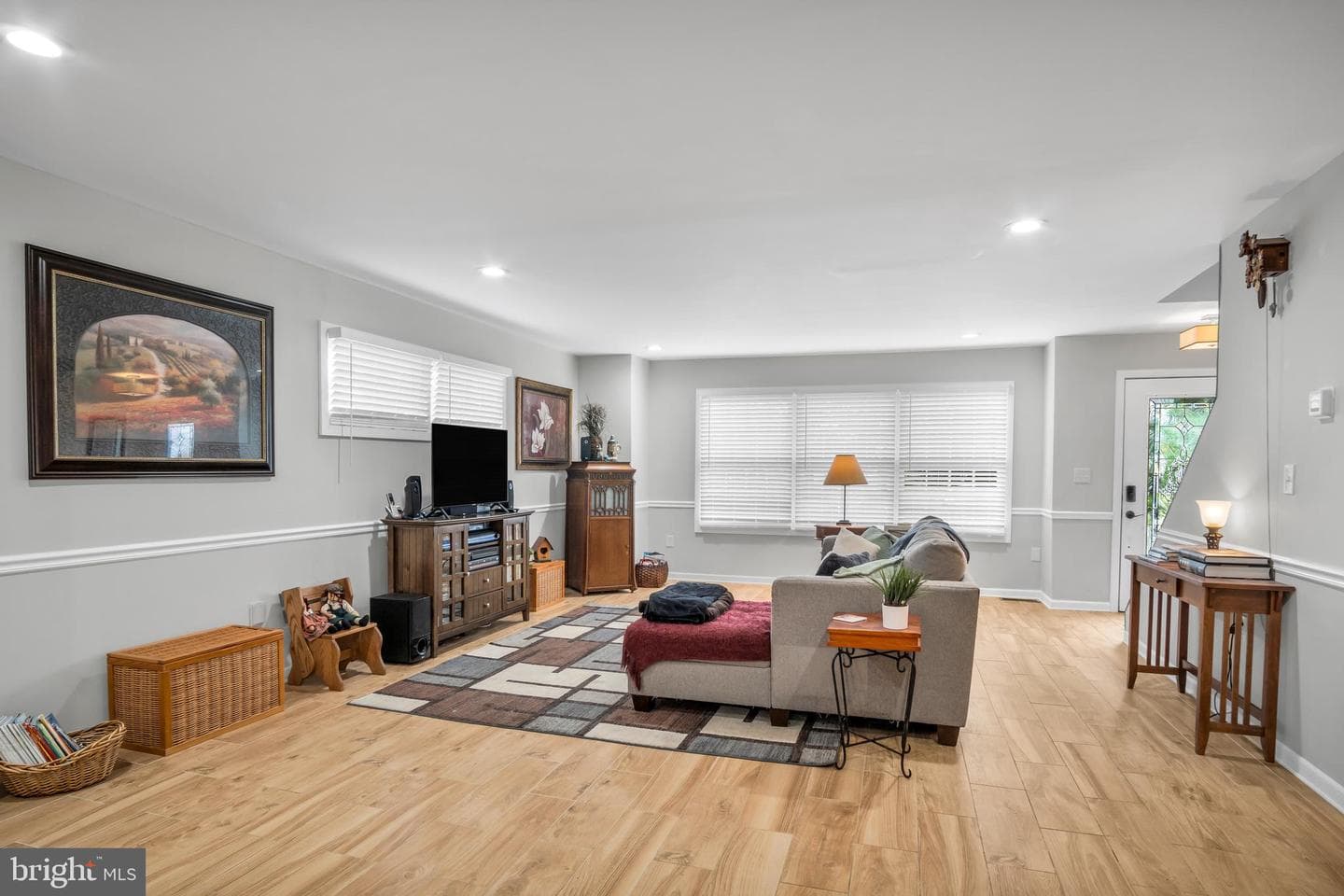 520 W Caracas Avenue photo 3