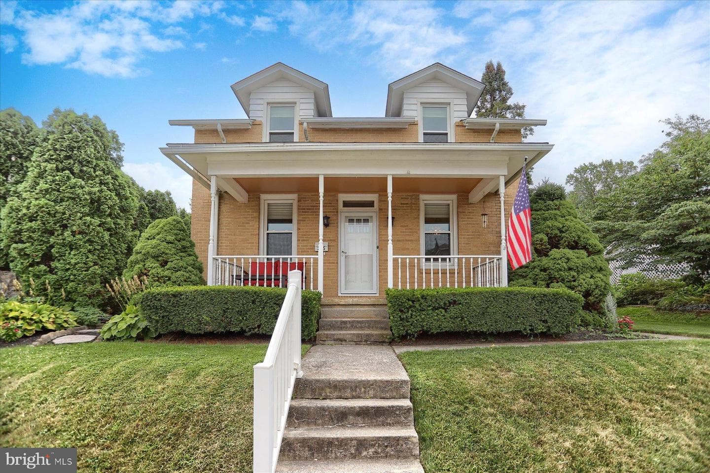 206 W Granada Avenue photo 2