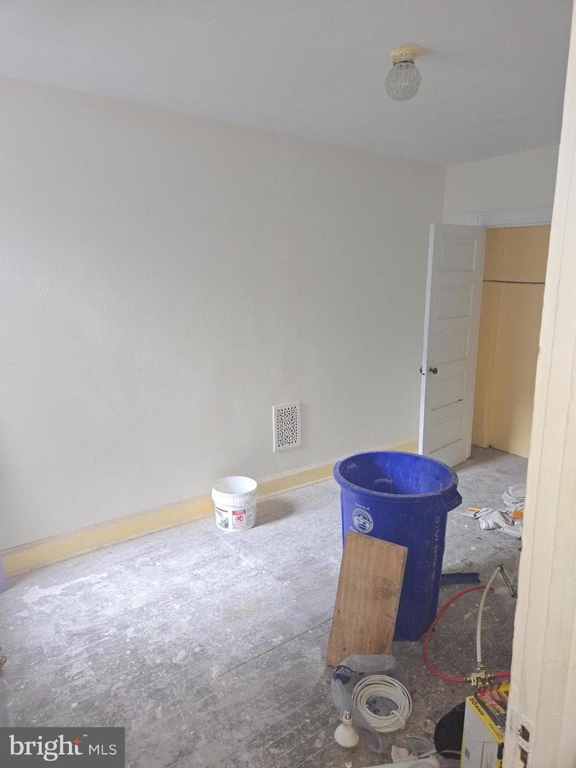 2152 Penn Street photo 5