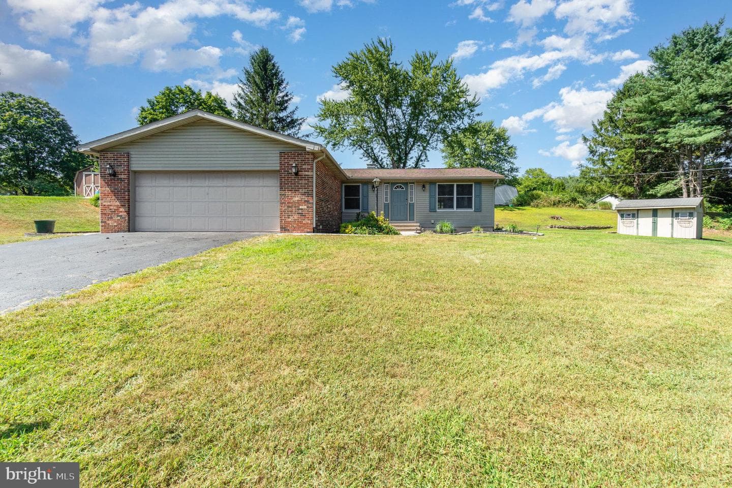 120 Denison Drive photo 2
