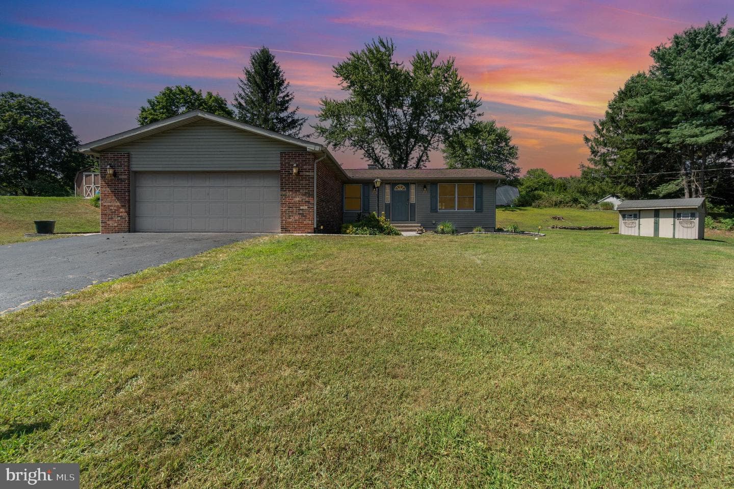 120 Denison Drive photo 29