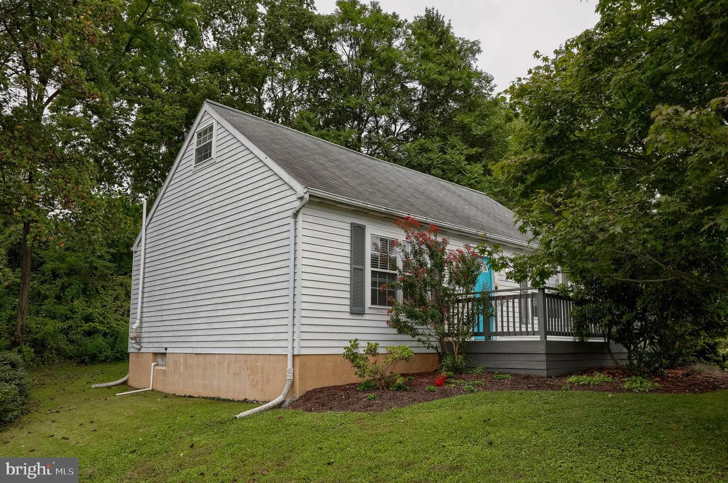 983 Blue Jay Road photo 2