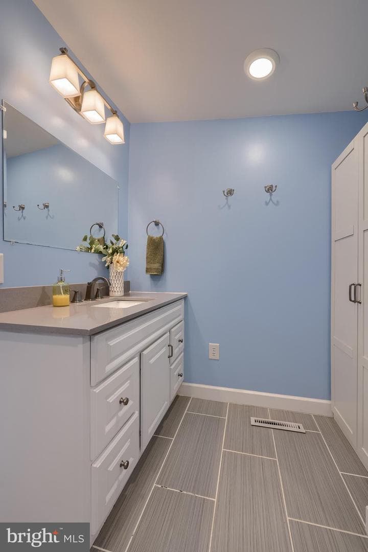 983 Blue Jay Road photo 20