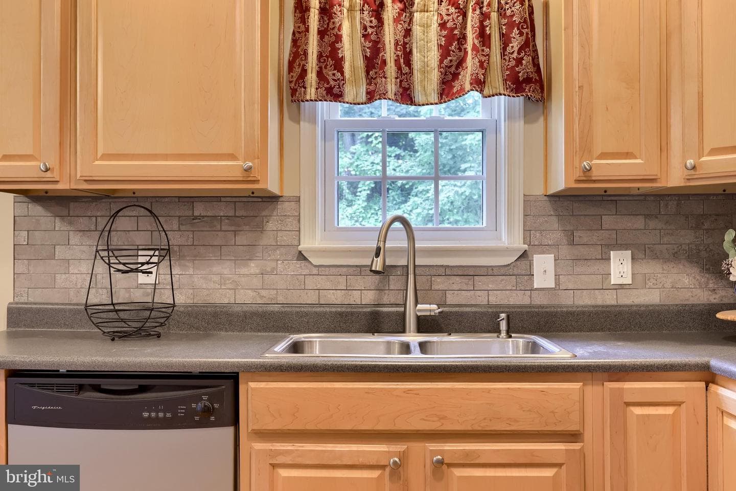 983 Blue Jay Road photo 5