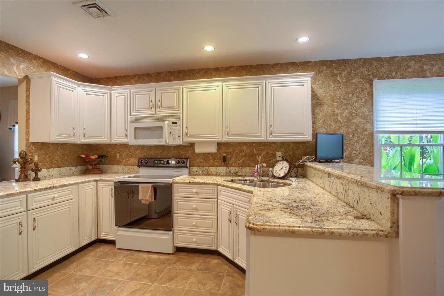 551 Farmhouse Lane photo 12