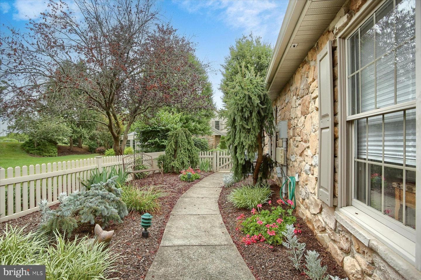 551 Farmhouse Lane photo 3